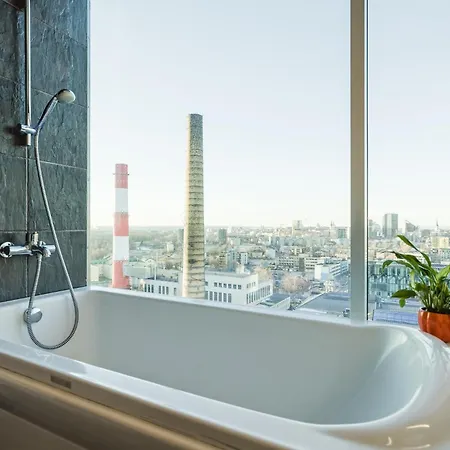 Fahle Building, Luxurious, Skyline View Flat Near Centre *
