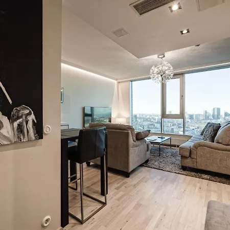 Apartment Fahle Building, Luxurious, Skyline View Flat Near Centre *