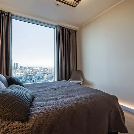 Fahle Building, Luxurious, Skyline View Flat Near Centre *
