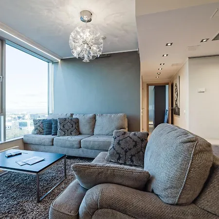 Fahle Building, Luxurious, Skyline View Flat Near Centre *
