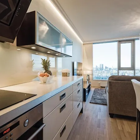 Fahle Building, Luxurious, Skyline View Flat Near Centre *