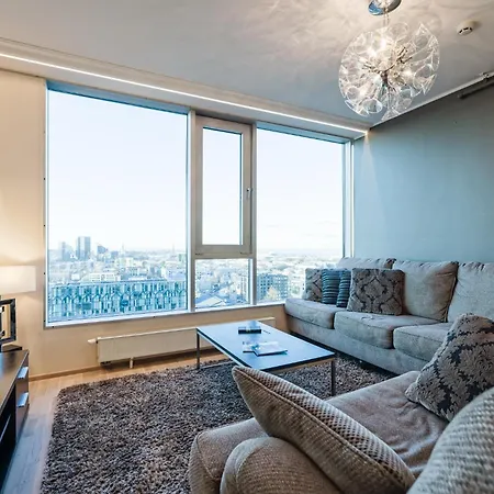 Fahle Building, Luxurious, Skyline View Flat Near Centre *